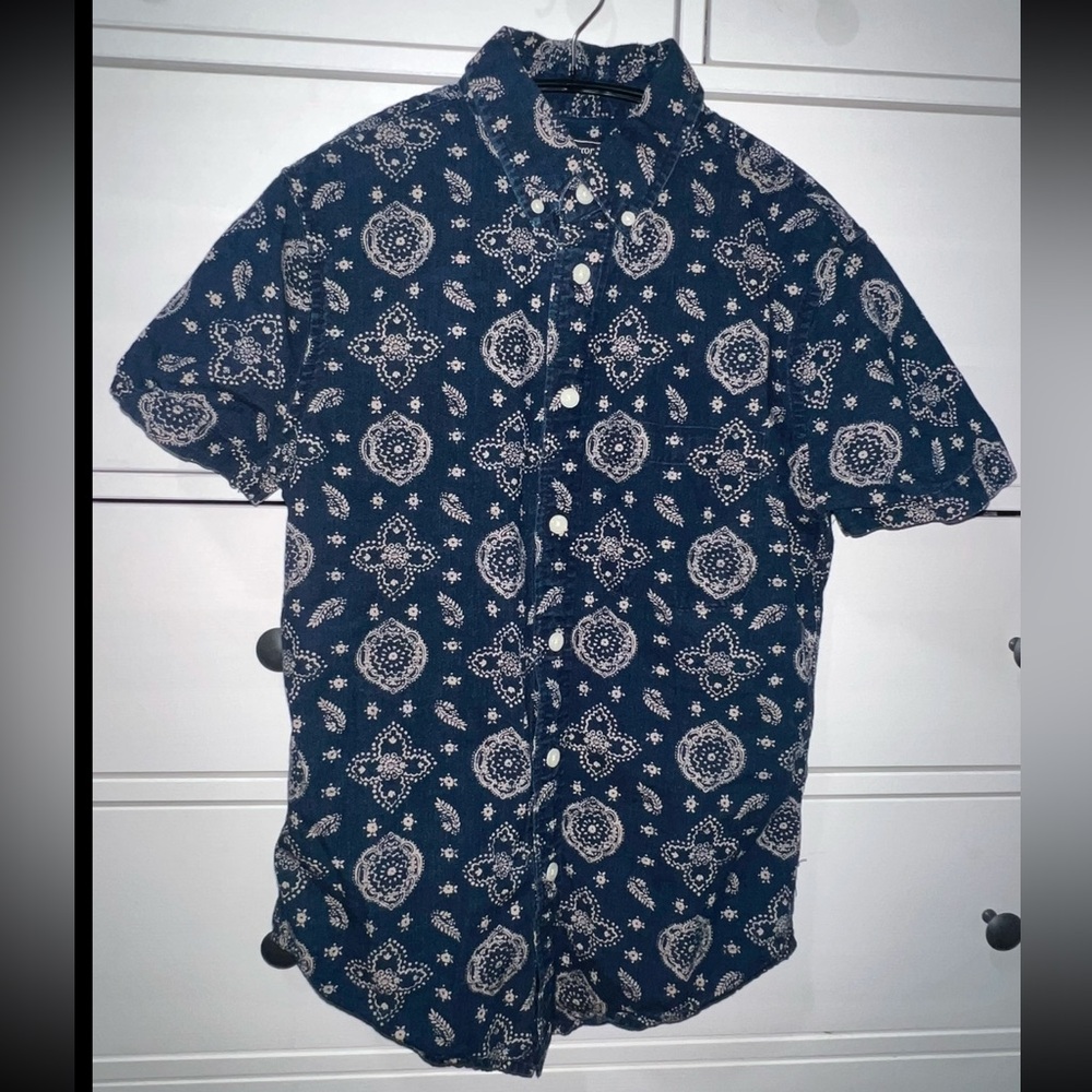 Abercrombie & Fitch Blue and White Casual Button Down Shirt